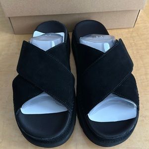 Ugg Women’s Goldenstar Cross Slide Sandal